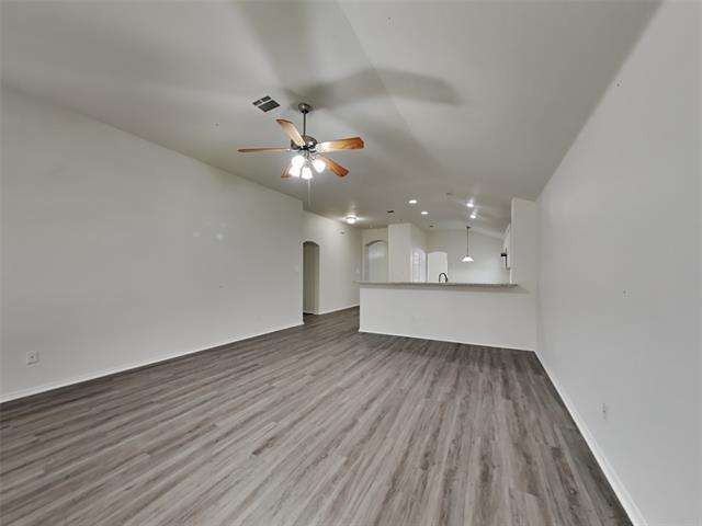 Foto del edificio - 8317 Whispering Willow Ln