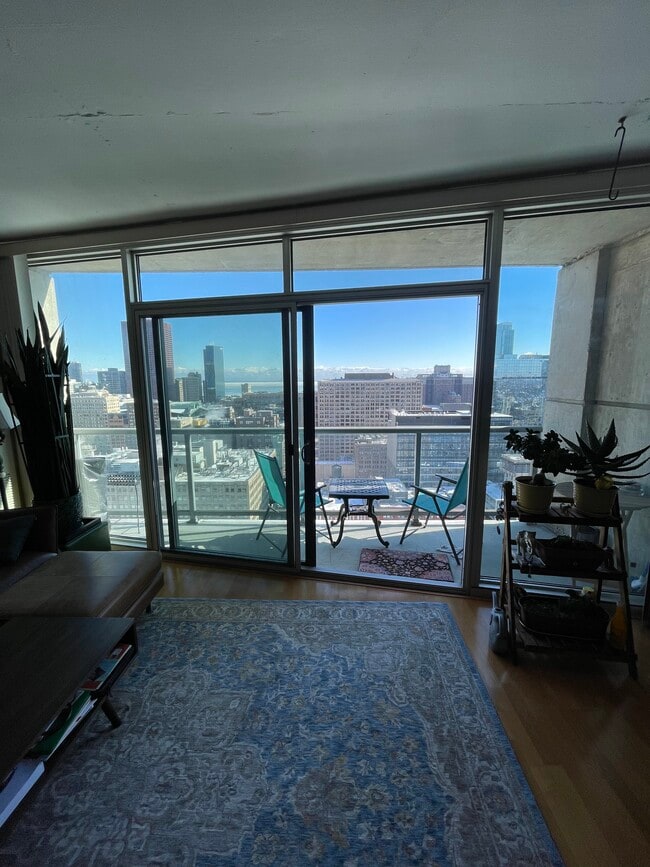 Photo - 611 S Wells St Apartment