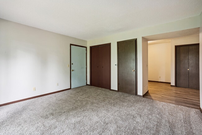 Building Photo - Lincoln Manor Apartments