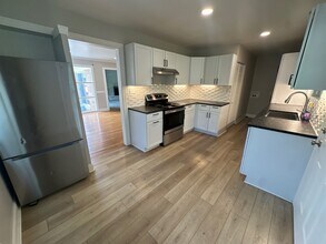 Building Photo - 1370 Farley Dr