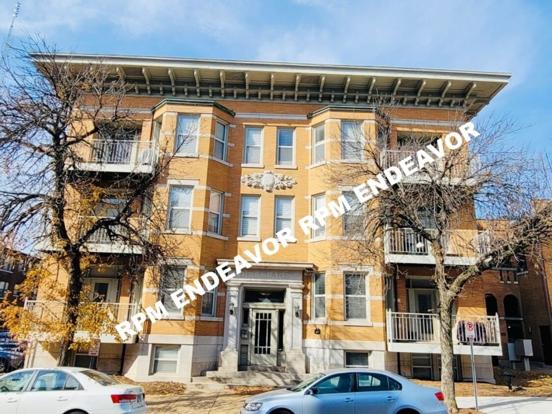 Primary Photo - "Charming 2-Bed Condo with Bay Window & Ga...