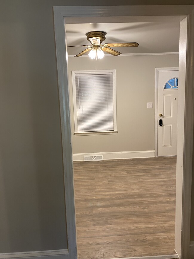 Dining room - 1700 Heil Pl