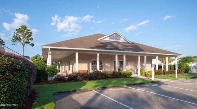 Foto del edificio - 7805 Cypress Island Dr