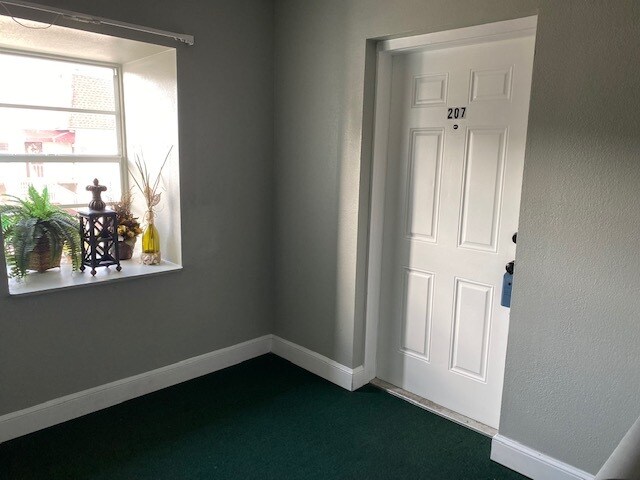 Building Photo - 9134 Tudor Dr