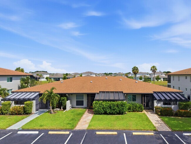 Foto del edificio - 5800 Princess Palm Ct
