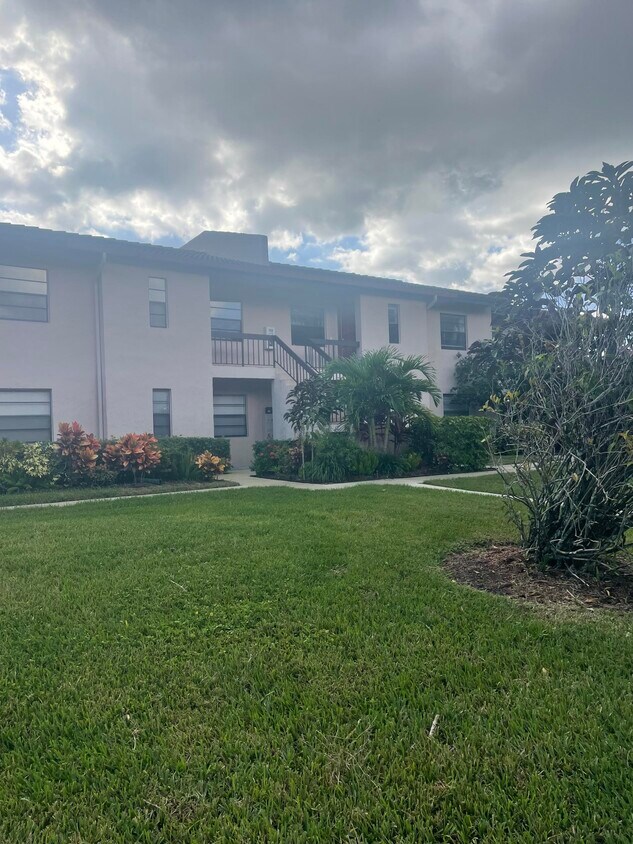 Foto principal - 9299 Vista Del Lago