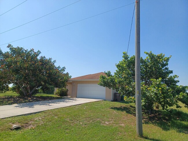 Foto del edificio - Coming soon  3  Bedroom with a Den 2 bathr...