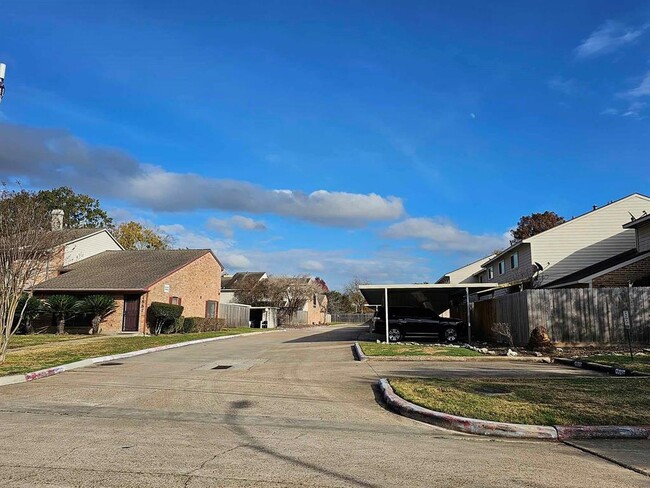 Building Photo - 7887 Kendalia Dr