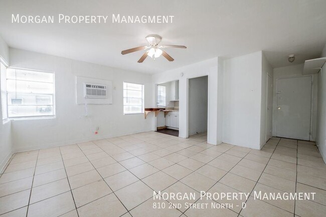 Foto del edificio - Studio Apt Just Two Blocks to the Beach!