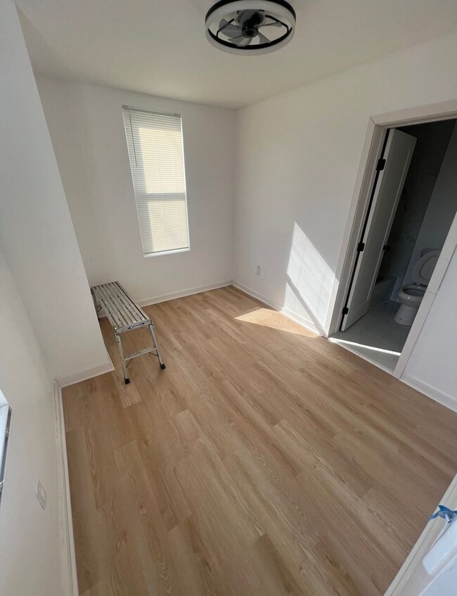 Foto del edificio - All Utilities INCLUDED - 6 Rooms for Rent - $450/mo -$800/mo