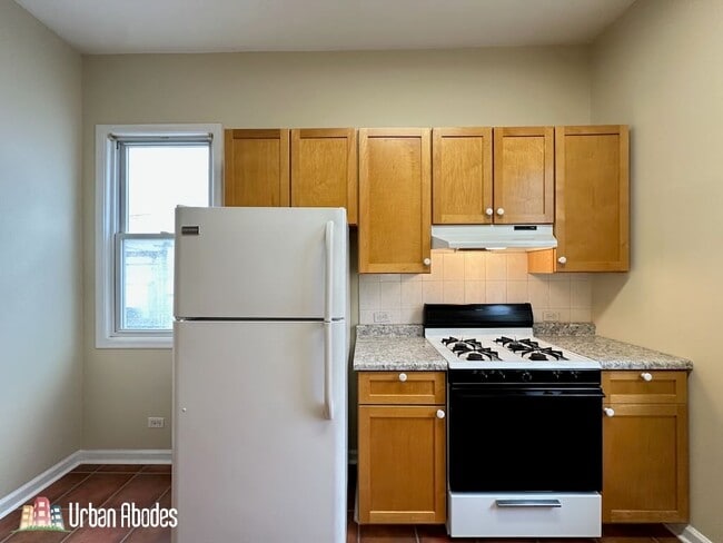 Building Photo - 1829 W Melrose St