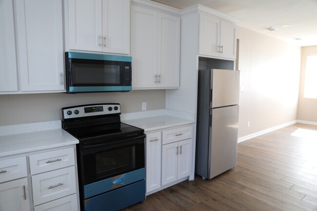 Building Photo - 2202north