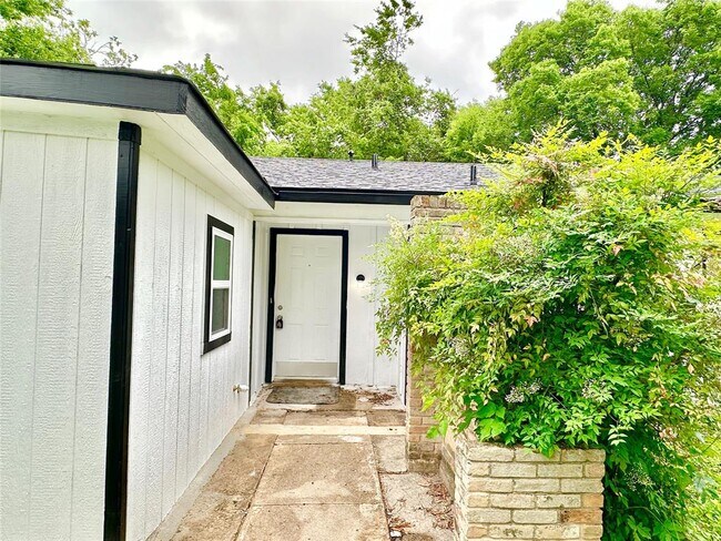Building Photo - 5206 Regency Cove
