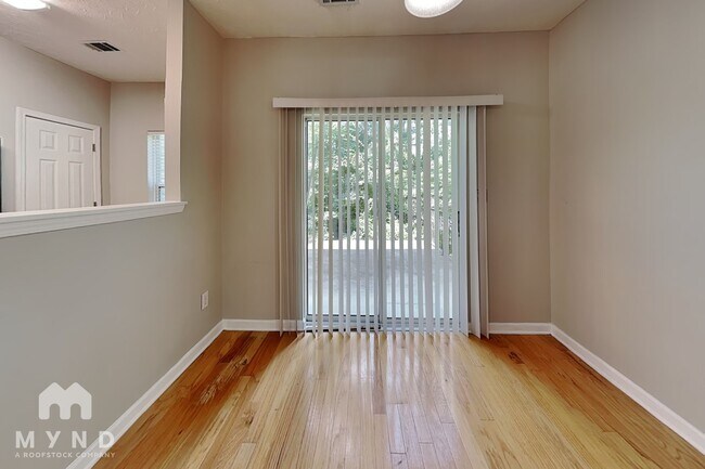 Foto del edificio - 942 Tree Creek Pkwy