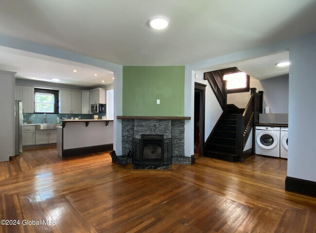 Foto del edificio - 2134 Fairview Ave