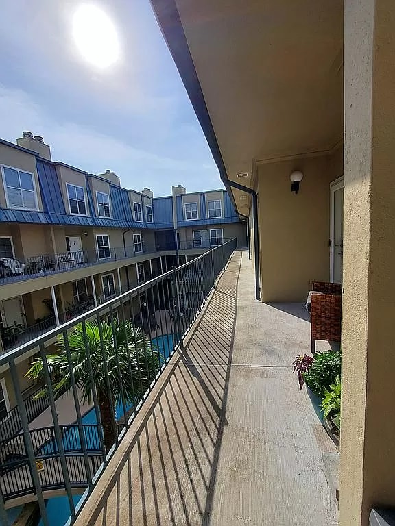 Primary Photo - 921 Marine Dr
