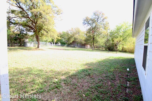 Building Photo - 1 br, 1 bath House - 201 S. Mitchell