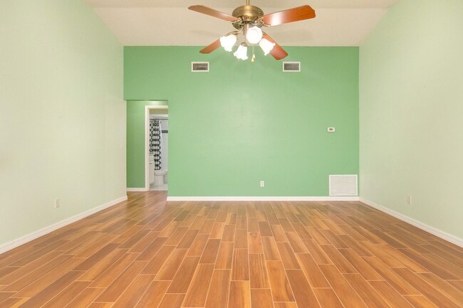 Building Photo - Gorgeous 3 Bed/2 Bath Home for Rent in Orl...