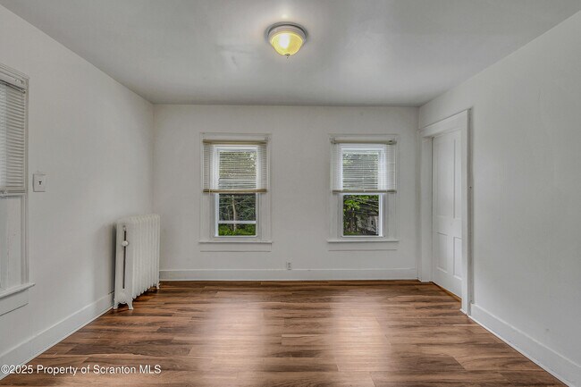 Building Photo - 2528 Boulevard Ave
