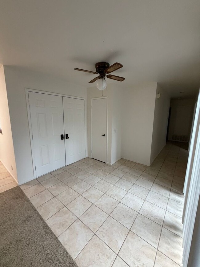 Building Photo - Single story 3 bed, 2 bath home with yard