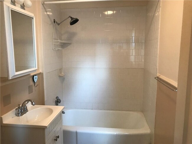 Building Photo - 308 State St