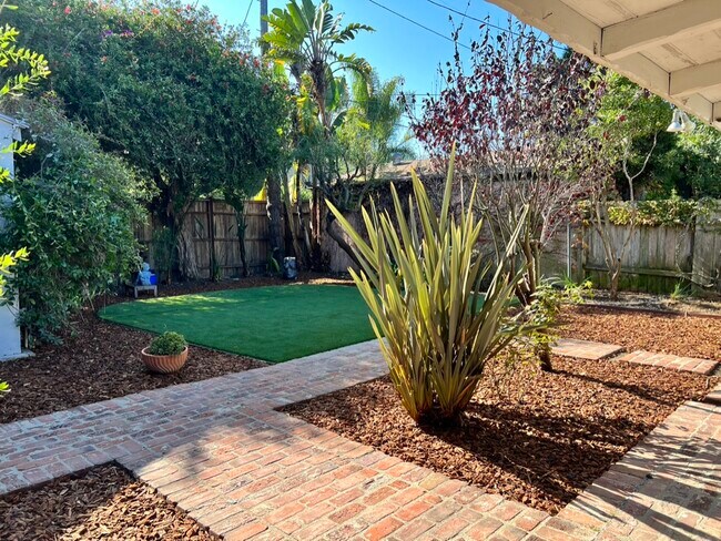 Foto del edificio - 1120 Rose Ave