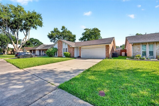 Building Photo - 3031 Shawnee Dr