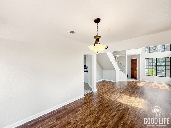 Building Photo - Beautiful 4B/2.5BA House in Vista w/ Attac...