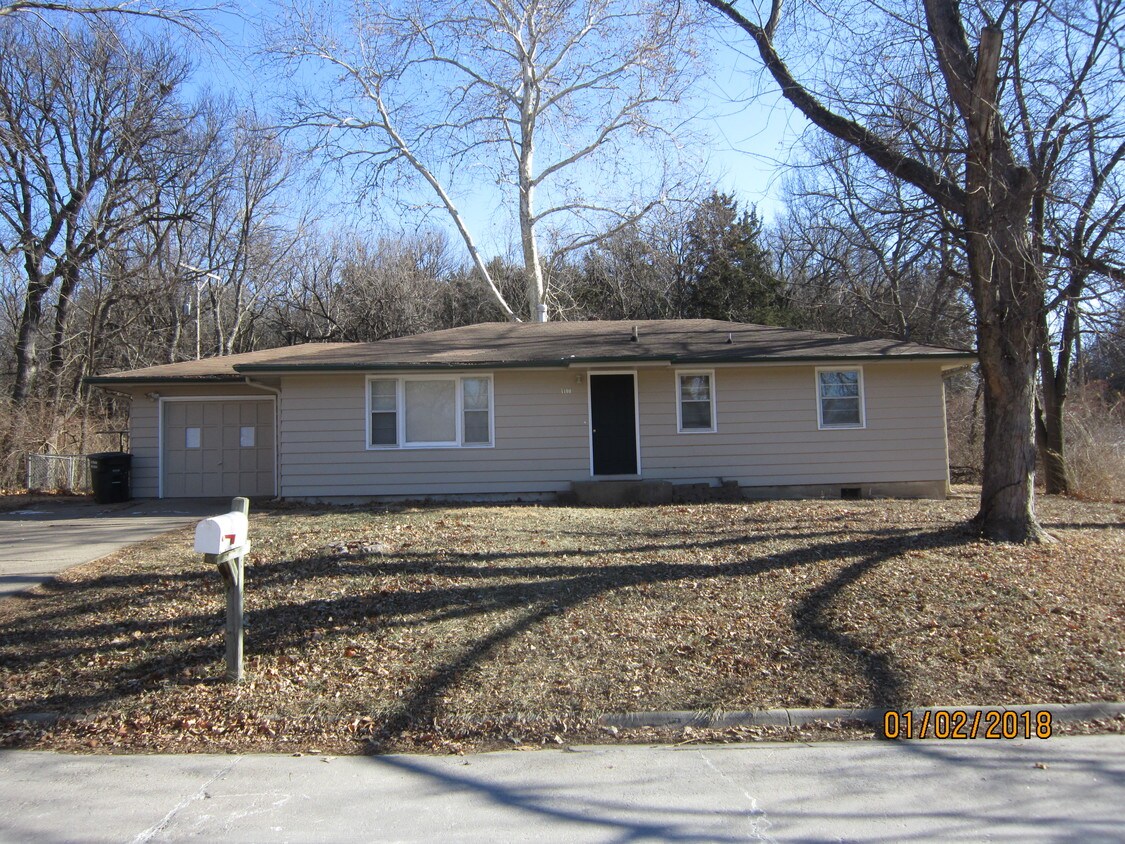 1100 Woodland: spacious home - 1100 Woodland St