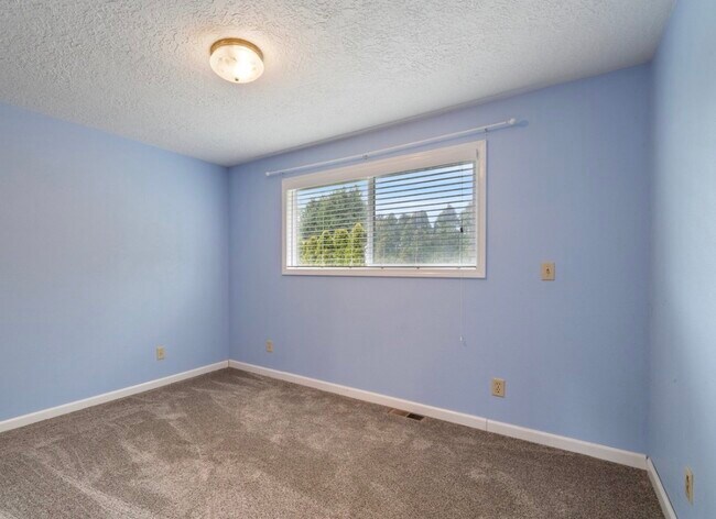 Building Photo - 1233 Nehalem Ave