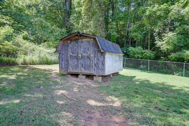 Foto del edificio - 1883 Powder Branch Rd