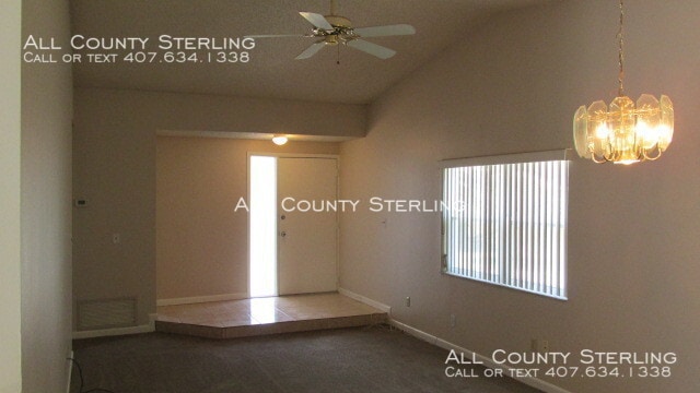 Building Photo - Great 3/2 Duplex In Convenient Location