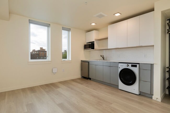 Interior Photo - Chinook Apartments