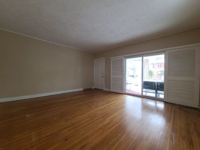 Building Photo - 621 State St