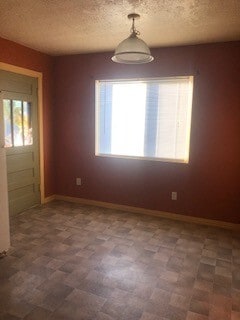 Foto del edificio - LARGE HOME QUIET STREET