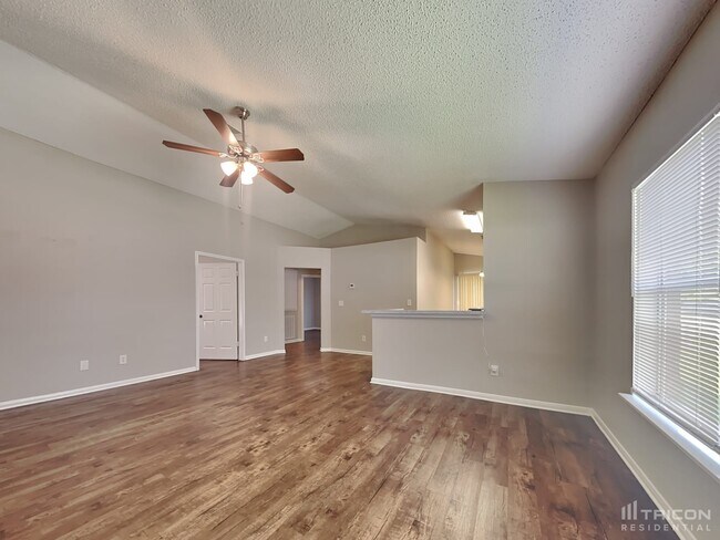 Building Photo - 3263 Jorns St