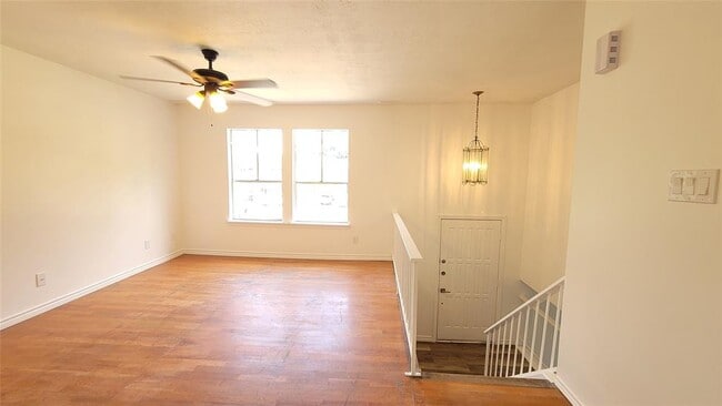 Building Photo - 3418 Meadowview Dr