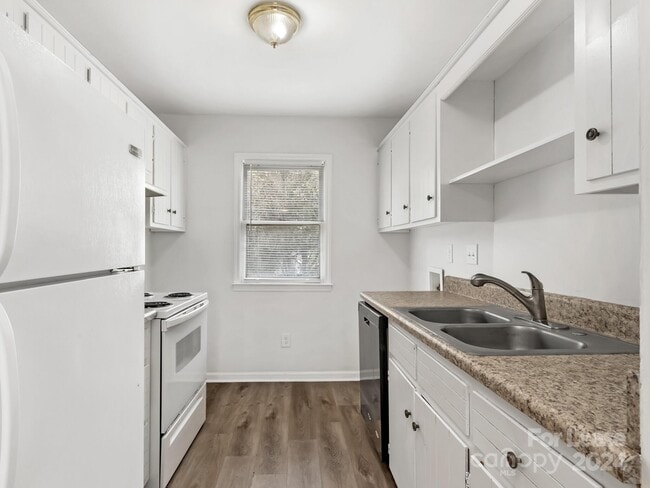 Building Photo - 2611 Holton Ave