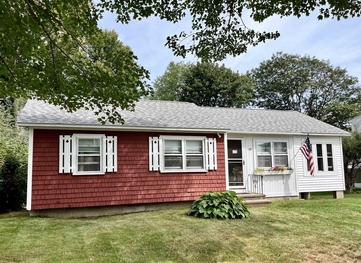 Primary Photo - 19 Myrica Ave