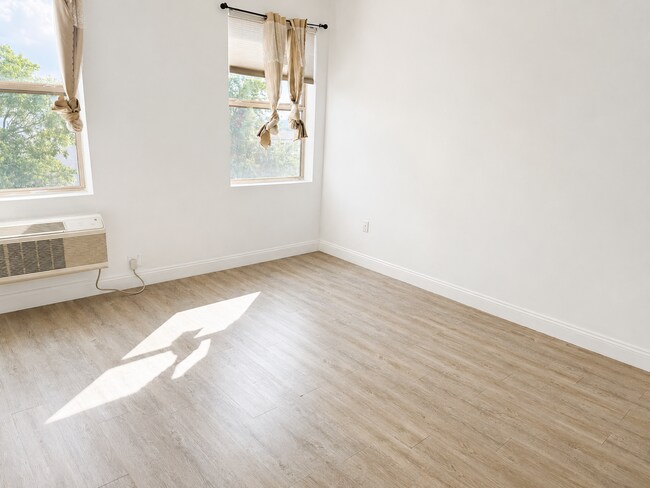 Foto del edificio - 6400 Jefferson St