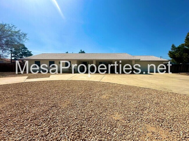 Foto del edificio - 7350 Lyons Ave