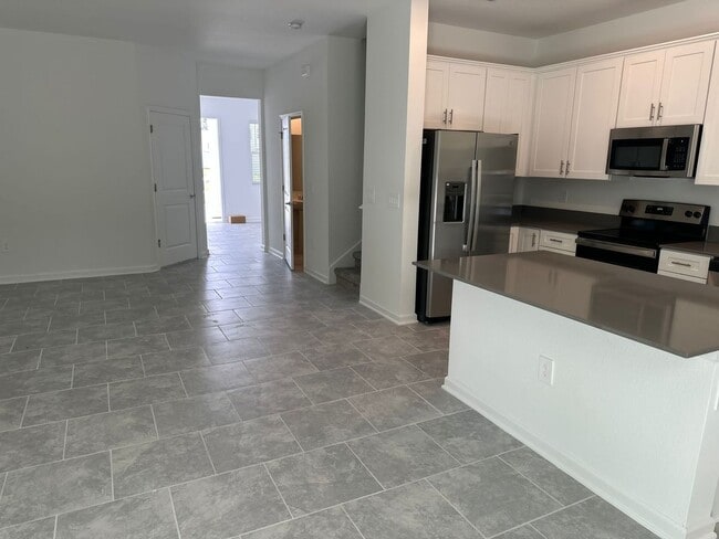 Building Photo - Beautiful Townhome  3 Bedroom 2.5 Bathroom