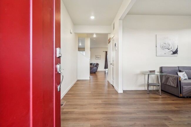 Photo - 715 N Amory St House