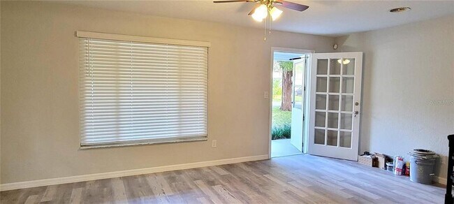 Foto del edificio - 340 Tropical Ln