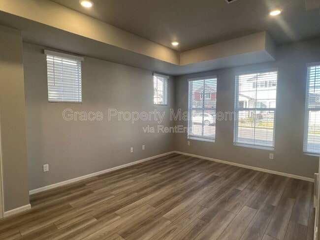 Photo - 1200 Sugarloaf Ln House