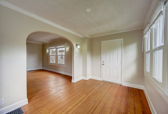 Foto del edificio - 4010 Carrollton Ave
