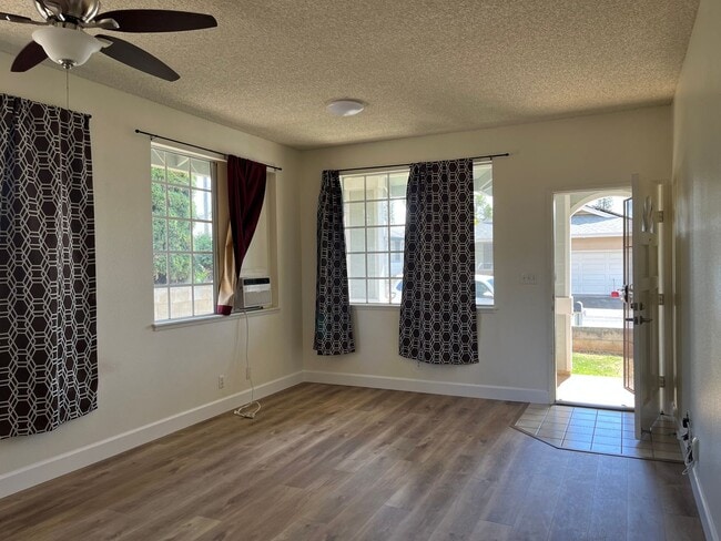 Building Photo - Mililani Mauka Single Family Home - 2 bedr...