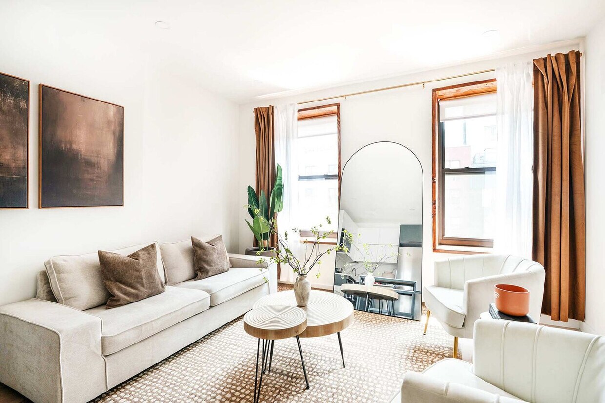 Foto principal - 319 E 14th St