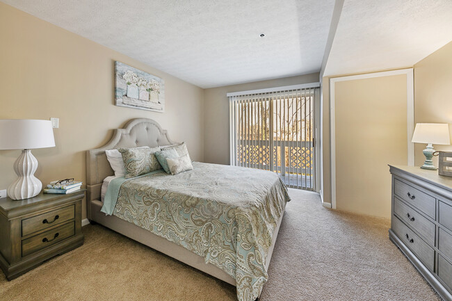 Interior Photo - New England Club Independent Senior Living