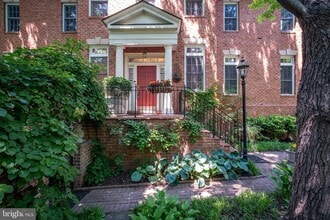 Building Photo - 2026 Mayfair McLean Ct